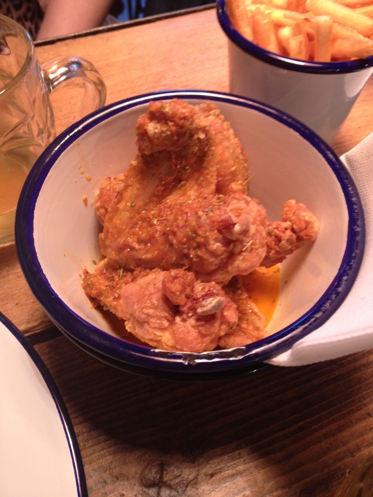 CRISPY CHICKEN WINGS WITH SMOKED PAPRIKA, GARLIC & LEMON